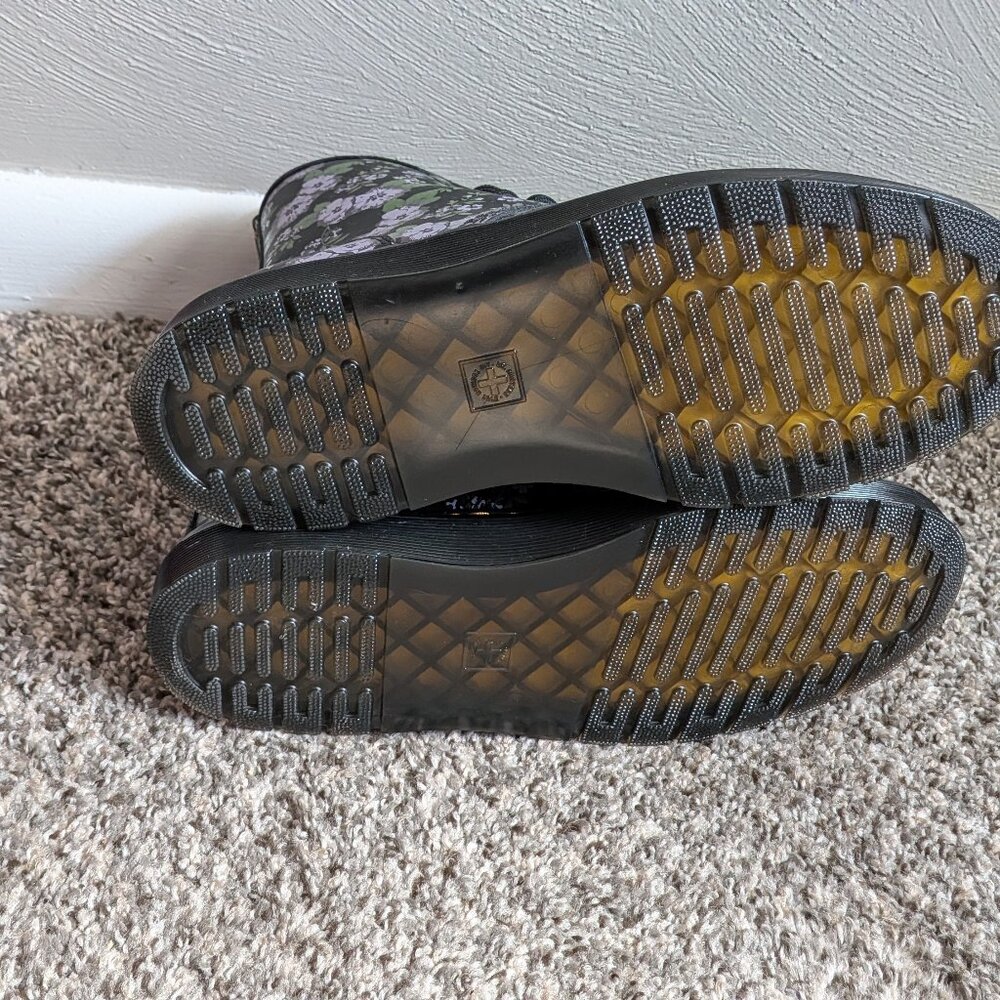 Floral Dr. Martens Zavala Hydro - Picture 10 of 11